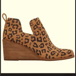 TOMS Kellie Leopard Print Booties NEW